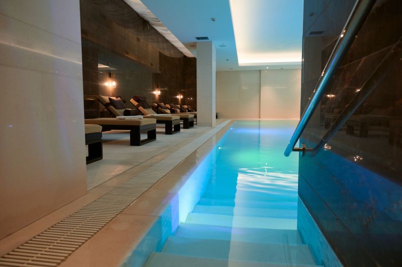 Luxurious Bath Area
